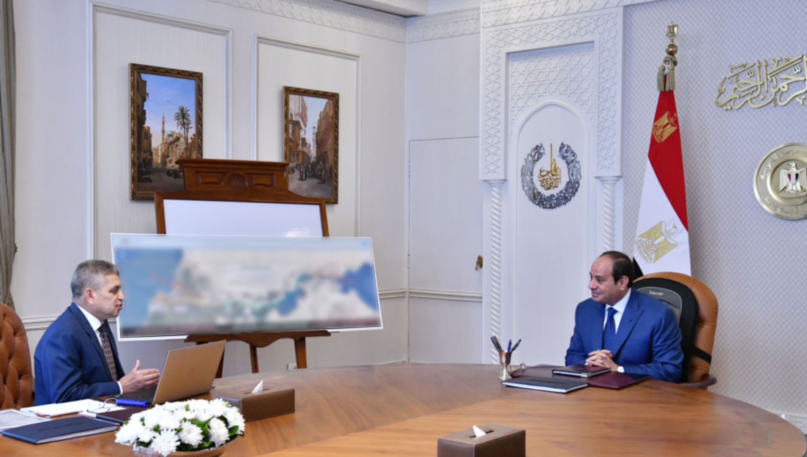 اجتماع الرئيس عبد الفتاح السيسي مع الفريق أسامة ربيع رئيس هيئة قناة السويس (2)