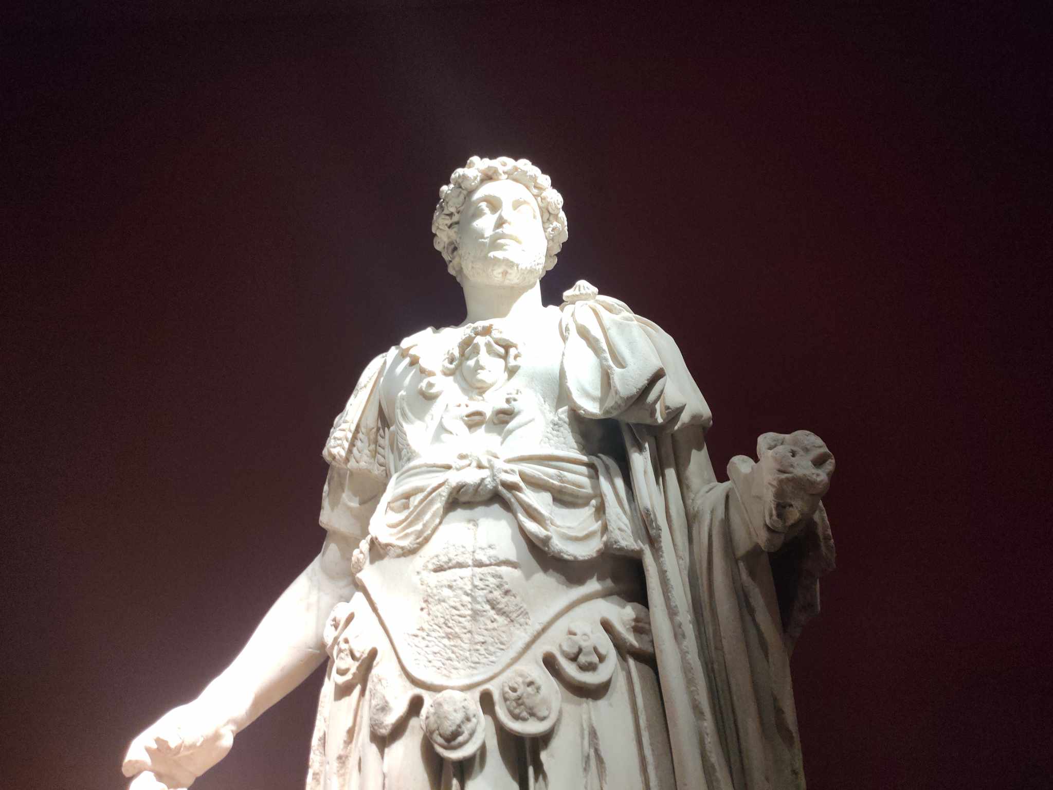 تمثال اوريليوس بالمتحف اليوناني الروماني