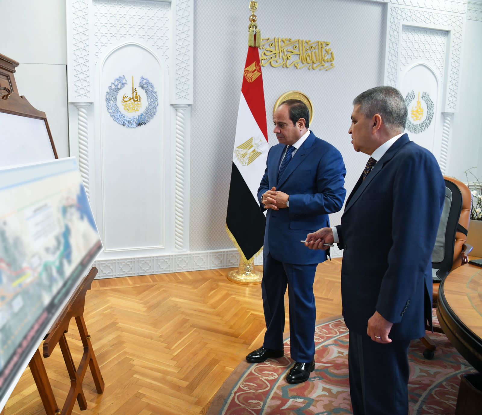 اجتماع الرئيس عبد الفتاح السيسي مع الفريق أسامة ربيع رئيس هيئة قناة السويس (1)