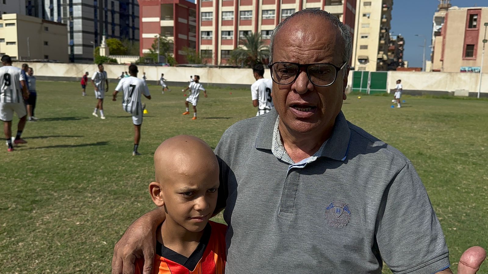 آدم ومدير النادي