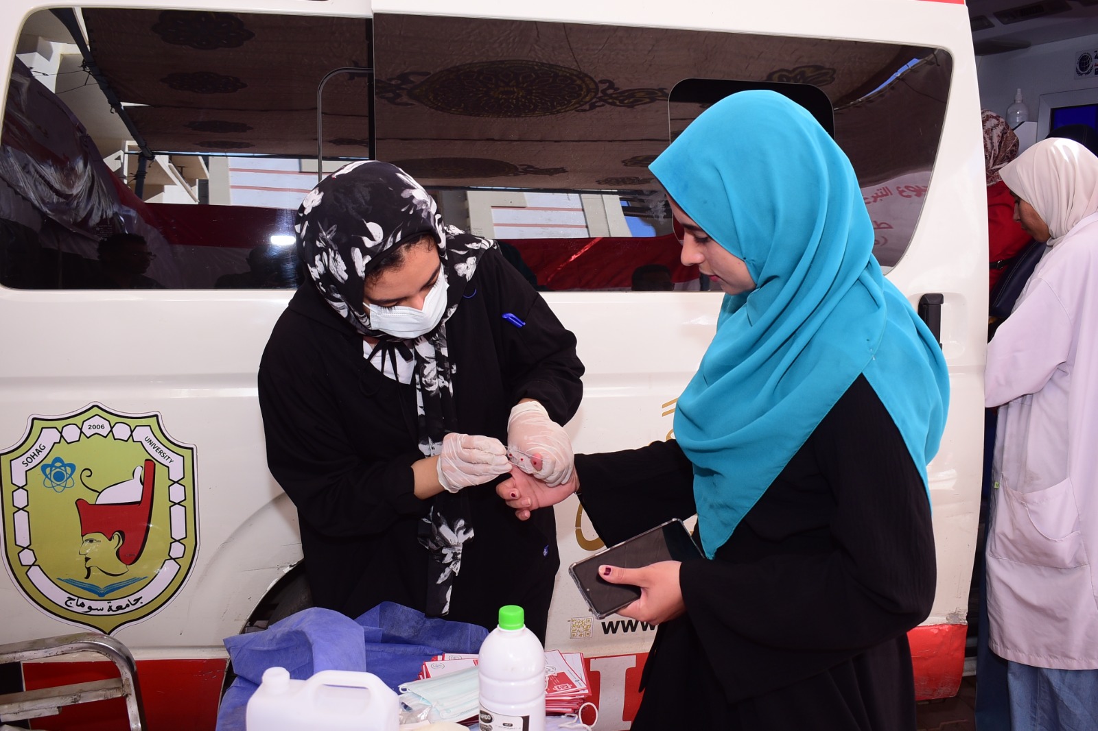 التبرع بالدم للأشقاء فى فلسطين بجامعة سوهاج