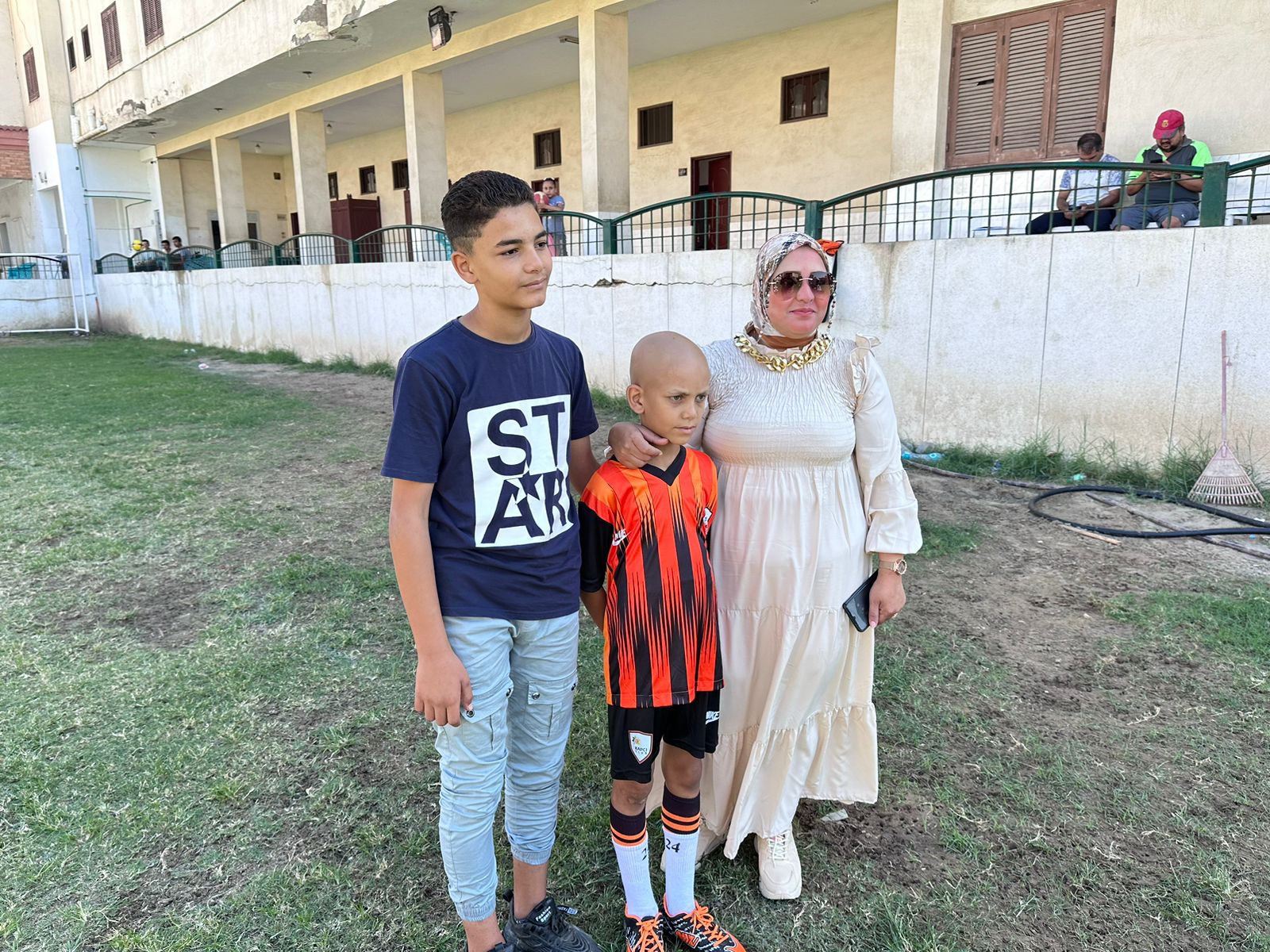 آدم وأخيه وأمه