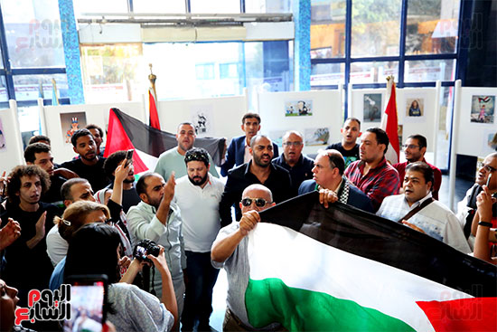 وقفة احتجاجية لغزة على سلم نقابة الصحفيين (8)