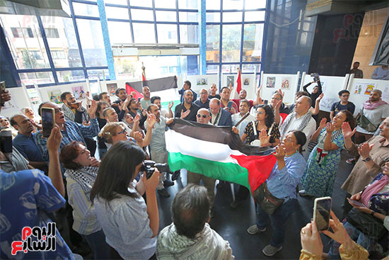 وقفة احتجاجية لغزة على سلم نقابة الصحفيين (5)