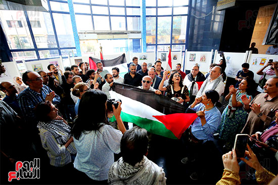 وقفة احتجاجية لغزة على سلم نقابة الصحفيين (6)