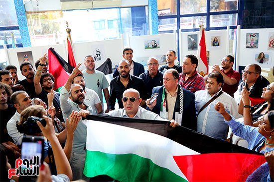 وقفة احتجاجية لغزة على سلم نقابة الصحفيين (7)
