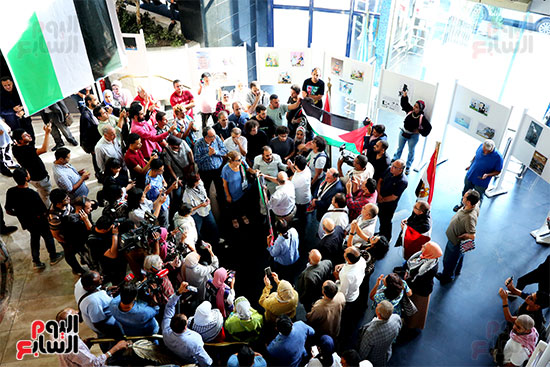 وقفة احتجاجية لغزة على سلم نقابة الصحفيين (4)