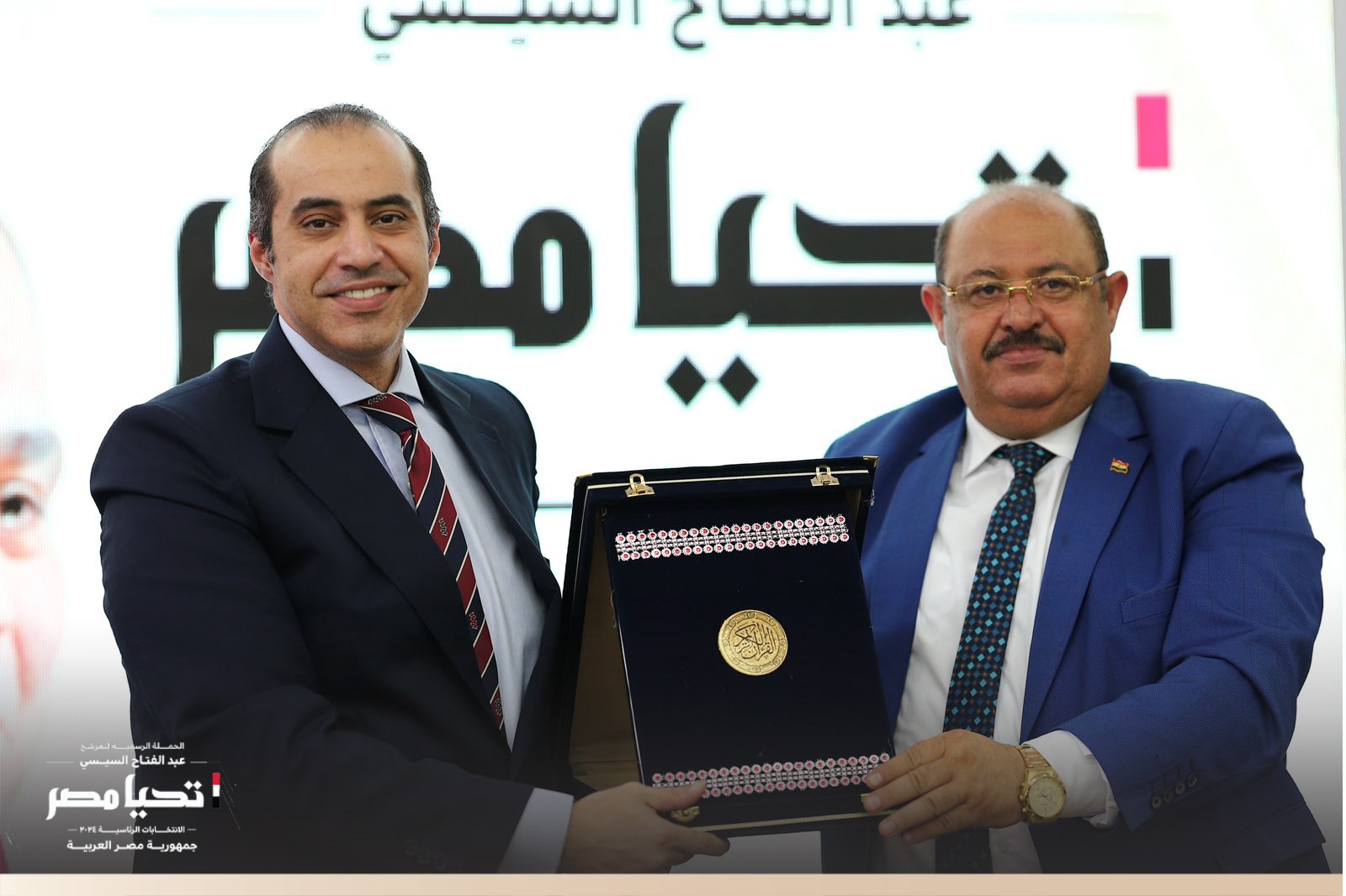 الحملة الرسمية للمرشح عبد الفتاح السيسي تستقبل وفدًا من النقابة العامة لعمال النقل البري (26)