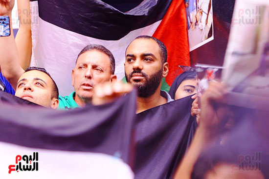 وقفة احتجاجيه تنديدا بجرائم الاحتلال الإسرائيلى على سلم نقابة الصحفيين (25)