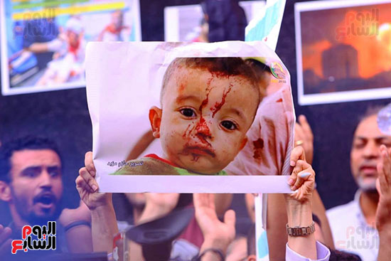 وقفة احتجاجيه تنديدا بجرائم الاحتلال الإسرائيلى على سلم نقابة الصحفيين (7)