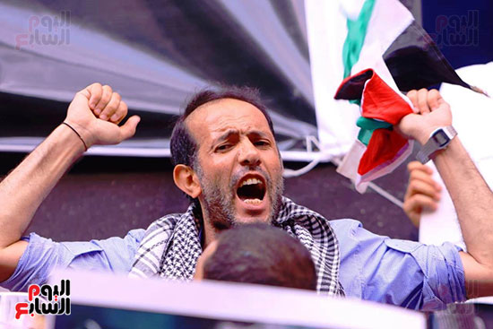 وقفة احتجاجيه تنديدا بجرائم الاحتلال الإسرائيلى على سلم نقابة الصحفيين (23)