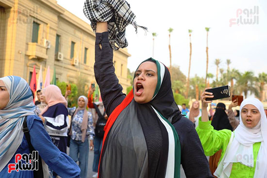 مظاهرات جامعة القاهرة (20)