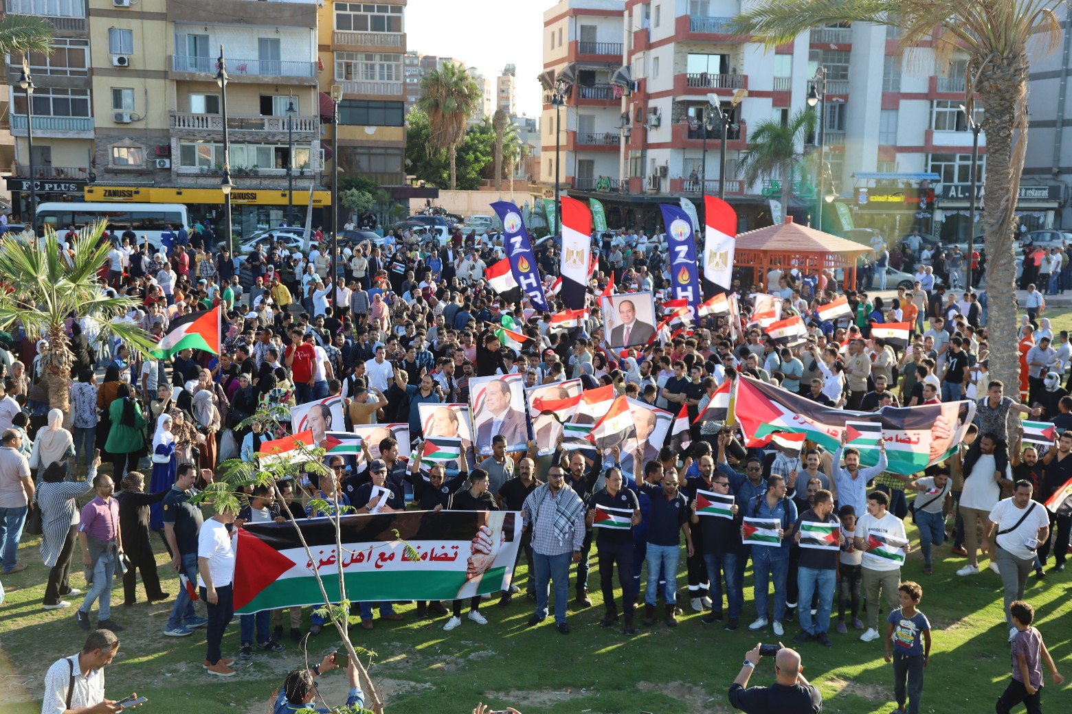 جانب من المسيرة ودعم القضية الفلسطينية وقرارات الرئيس برفض التهجير (7)