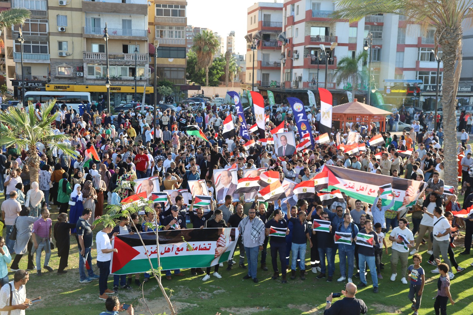 جانب من المسيرة ودعم القضية الفلسطينية وقرارات الرئيس برفض التهجير (6)