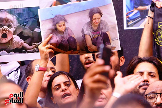 وقفة احتجاجيه تنديدا بجرائم الاحتلال الإسرائيلى على سلم نقابة الصحفيين (8)