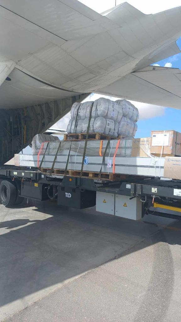 وصول مساعدات إنسانية من اليونيسيف إلى مطار العريش