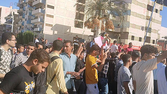 وقفات-احتجاجية-لشباب-الجامعات-والأهالي-بالوادى-الجديد-للتنديد-بالاعتداء-الإسرائيلي-على-غزة-(19)