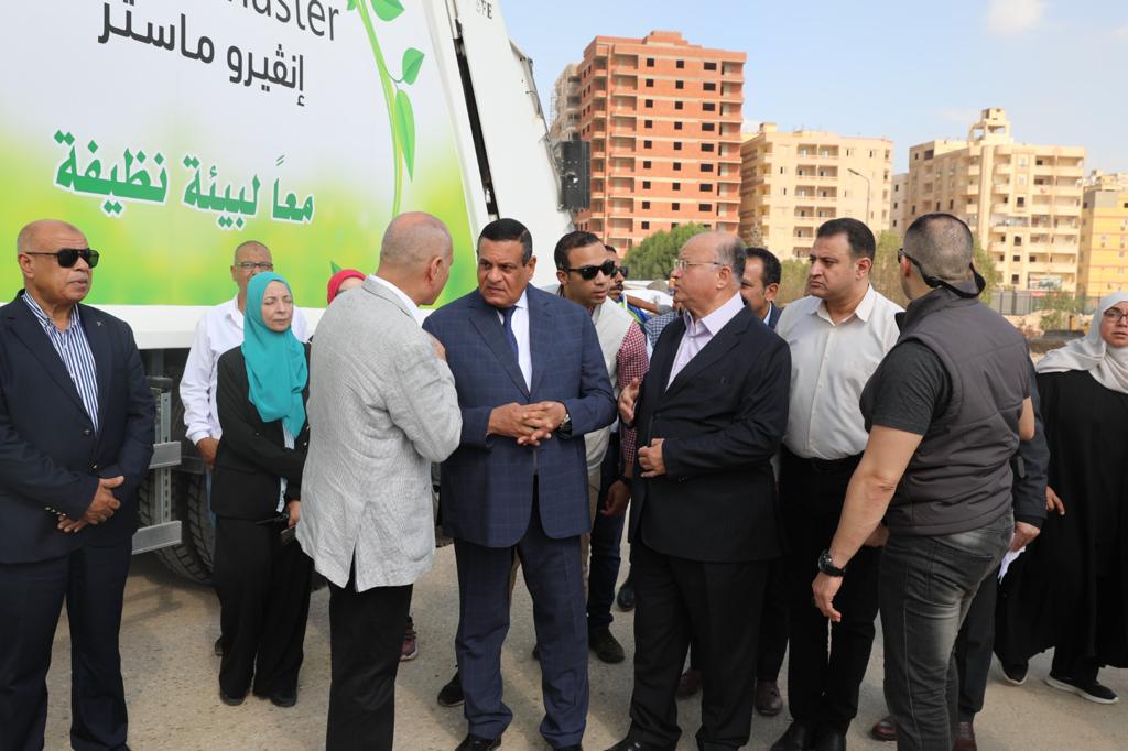 وزير التنمية المحلية ومحافظ القاهرة يتابعان منظومة النظافة (2)
