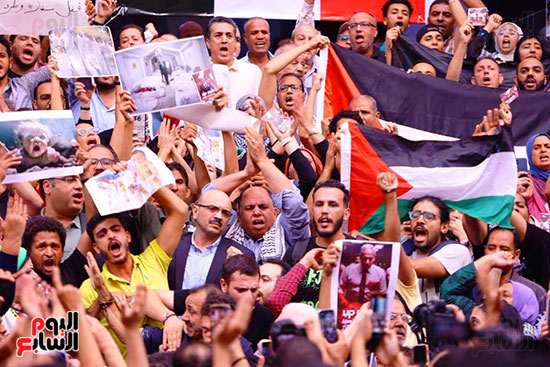 وقفة احتجاجيه تنديدا بجرائم الاحتلال الإسرائيلى على سلم نقابة الصحفيين (33)