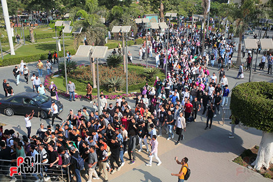 طلاب جامعة عين شمس يهتفون ضد العدوان الإسرائيلى (17)