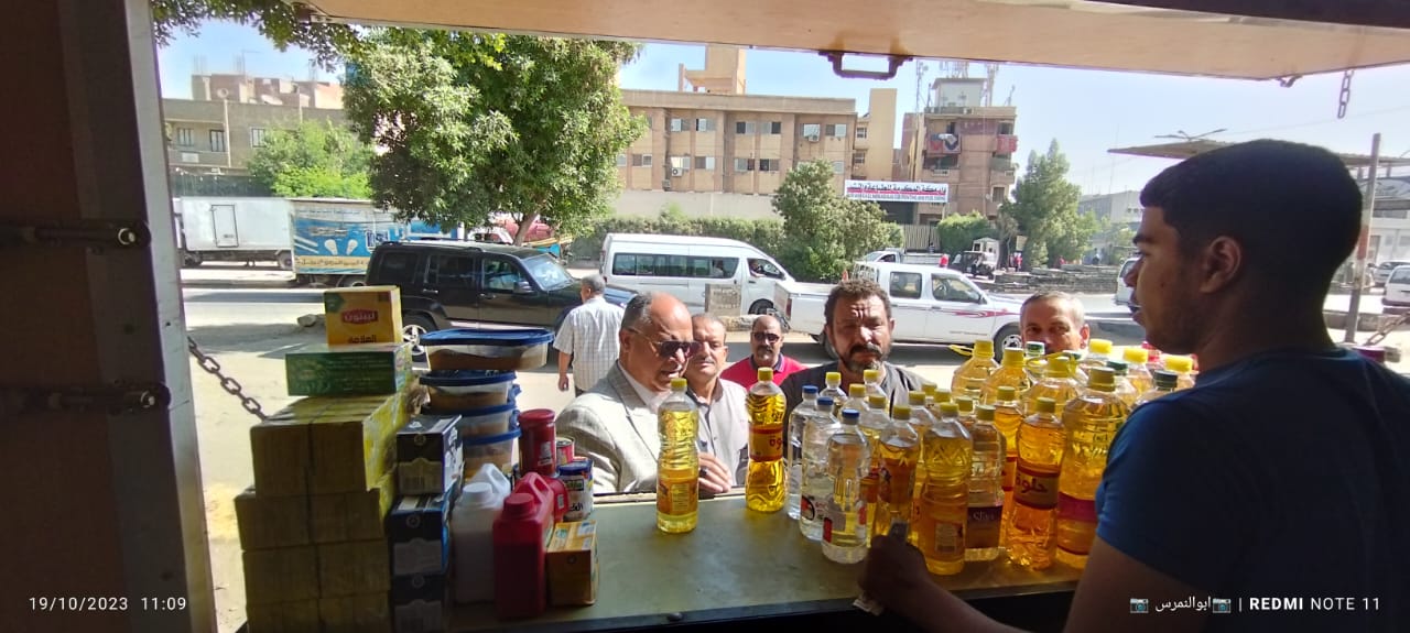 محافظة الجيزة تفتتح 3 منافذ سلعية بأسعار مخفضة بأبو النمرس (1)