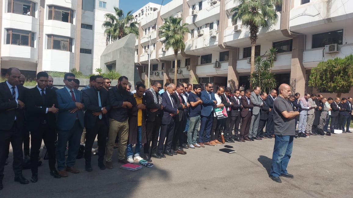 محامين الإسماعيلية يؤدون صلاة الغائب على شهداء غزة  (3)