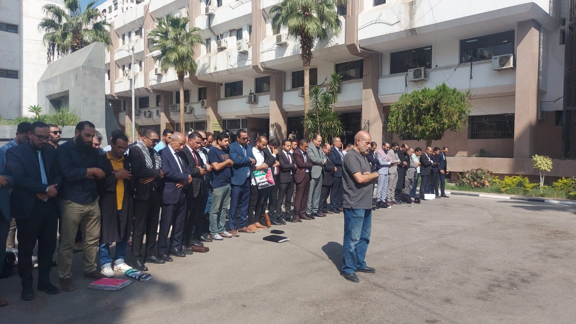 محامين الإسماعيلية يؤدون صلاة الغائب على شهداء غزة  (2)