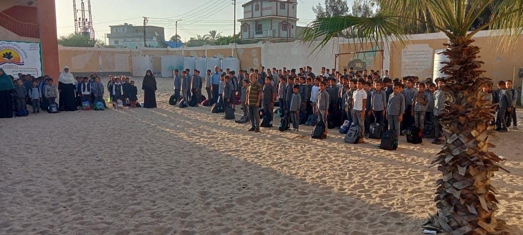 طلاب مدارس شمال سيناء يقفون دقيقة حداد على شهداء غزة (6)