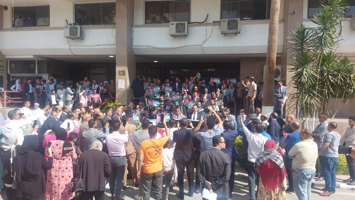 المحامين الإسماعيلية تنظم وقفة تضامنية مع اهالى غزة  (1)