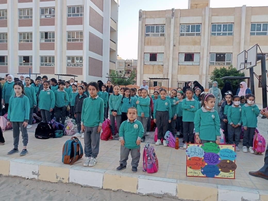 طلاب مدارس شمال سيناء يقفون دقيقة حداد على شهداء غزة (2)