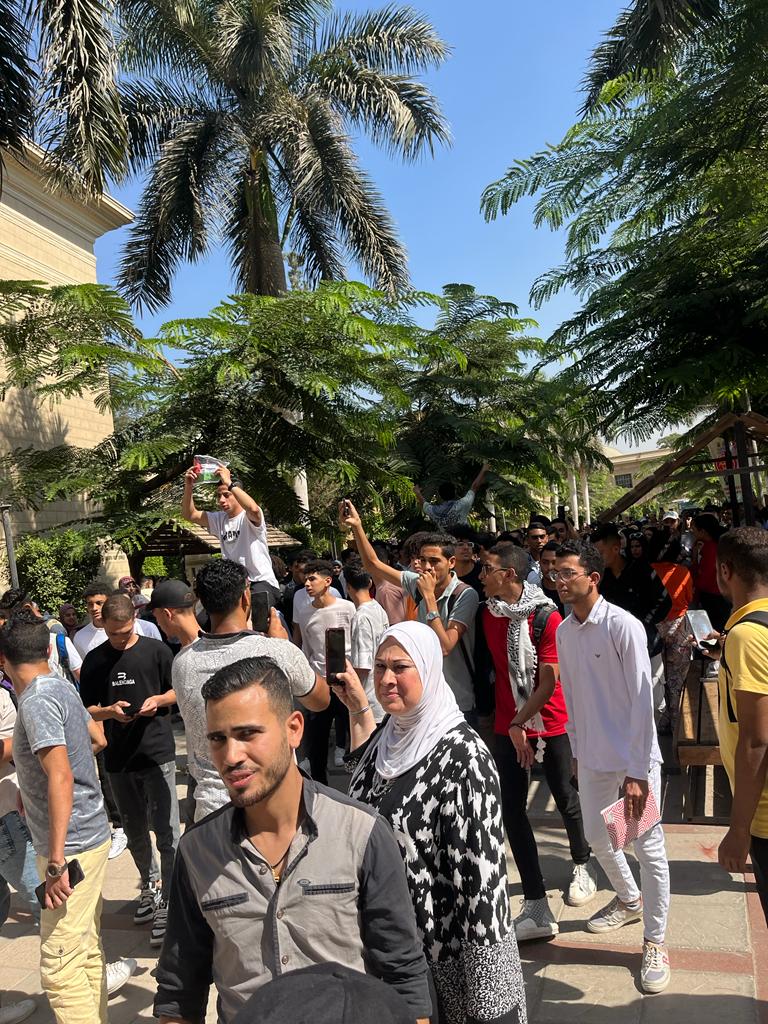 مسيرة طلابية تجوب الحرم الجامعى (1)