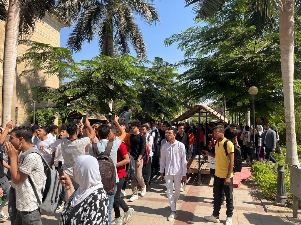 مسيرة طلابية تجوب الحرم الجامعى (4)