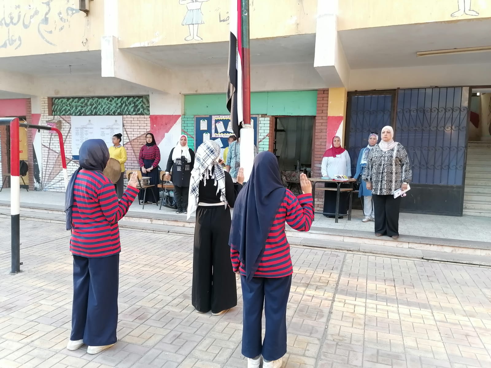 طلاب المدارس يرتدون وشاح فلسطين تضامنا مع أرواح شهداء غزة (2)