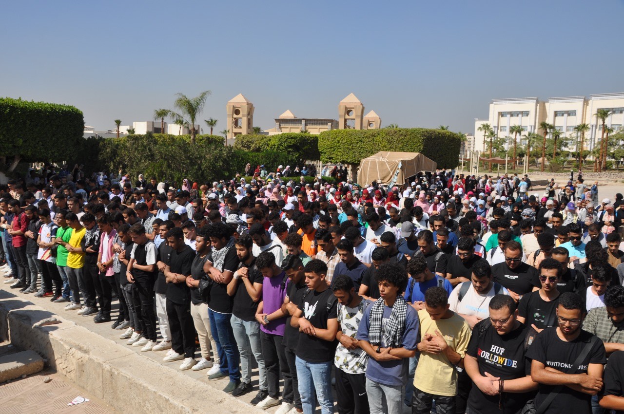 وقفة تضامنية لطلاب جامعة حلوان احتجاجا على الهجوم والعدوان على عزة 1