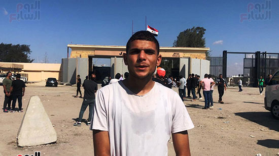 من-أمام-معبر-رفح من-أمام-معبر-رفح