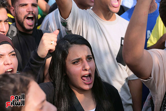 طلاب جامعة عين شمس يهتفون ضد العدوان الإسرائيلى (7)