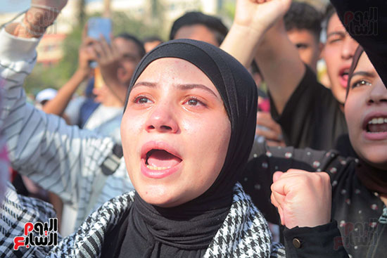 طلاب جامعة عين شمس يهتفون ضد العدوان الإسرائيلى (9)