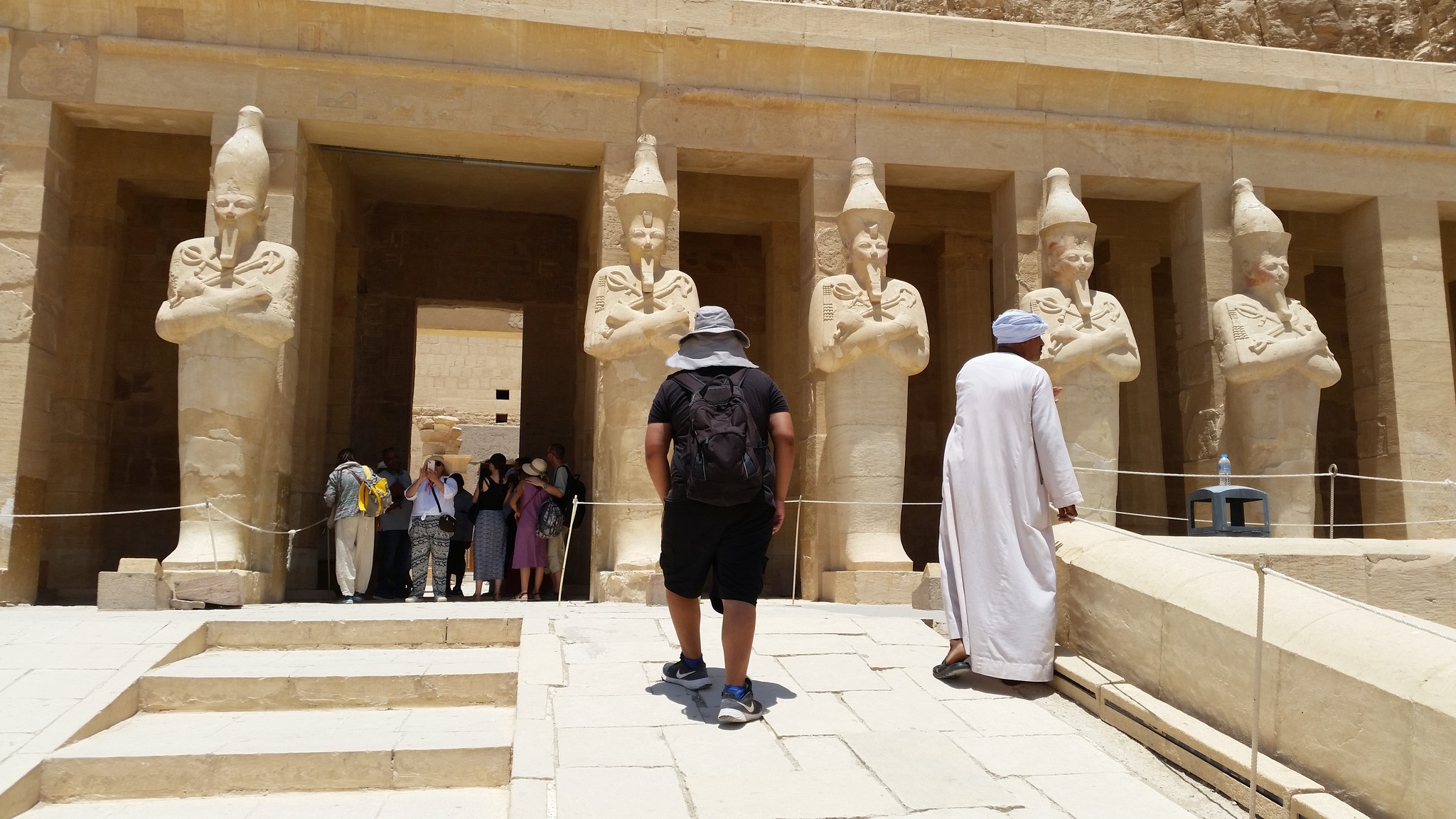 السياح يتوافدون على معبد الملكة حتشبسوت