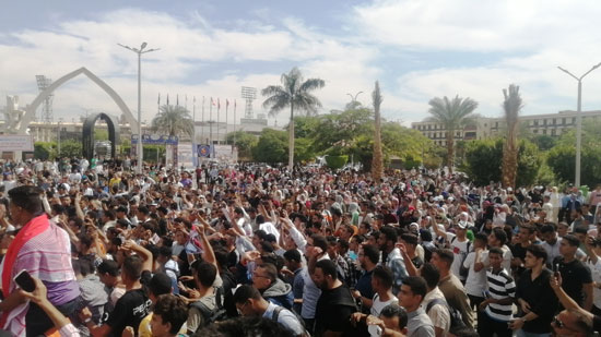 وقفة-للآلاف-من-طلاب-جامعة-أسيوط-تضامنا-مع-فلسطين-ومساندة-الدولة-(7)