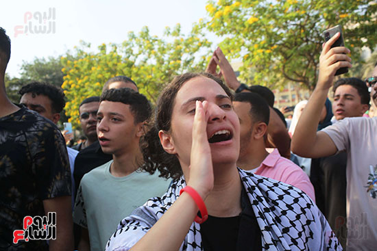 طلاب جامعة عين شمس يهتفون ضد العدوان الإسرائيلى (19)