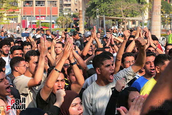 طلاب جامعة عين شمس يهتفون ضد العدوان الإسرائيلى (20)