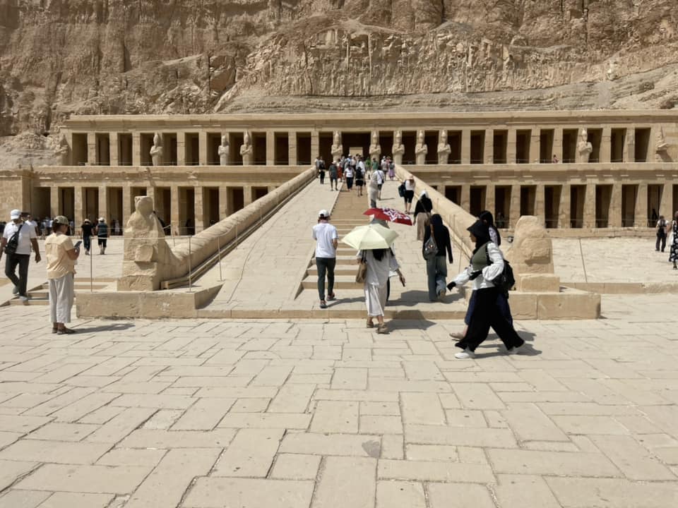 زيارات كبيرة لمعبد الملكة حتشبسوت بالدير البحرى غرب الأقصر