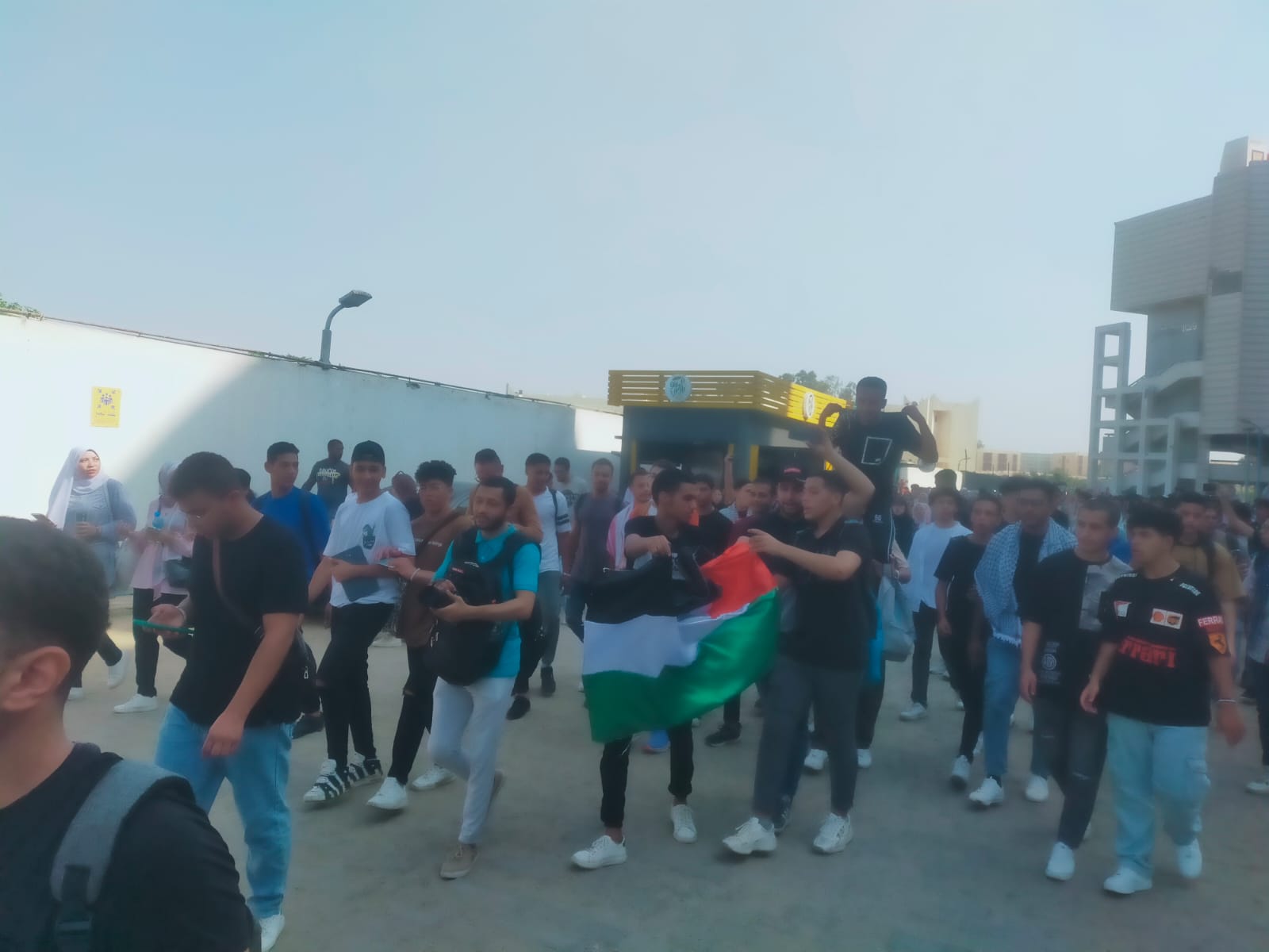 مسيرة للآلاف من طلاب جامعة عين شمس للتنديد بالعدوان الإسرائيلى (17)