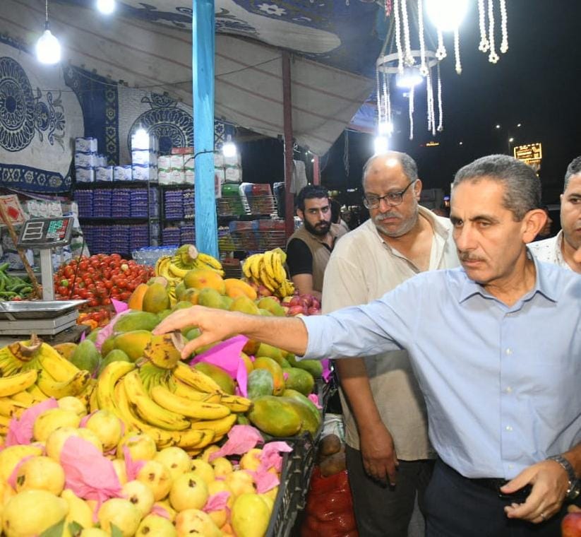 محافظ الغربية يتفقد المعارض ومنافذ البيع (4)