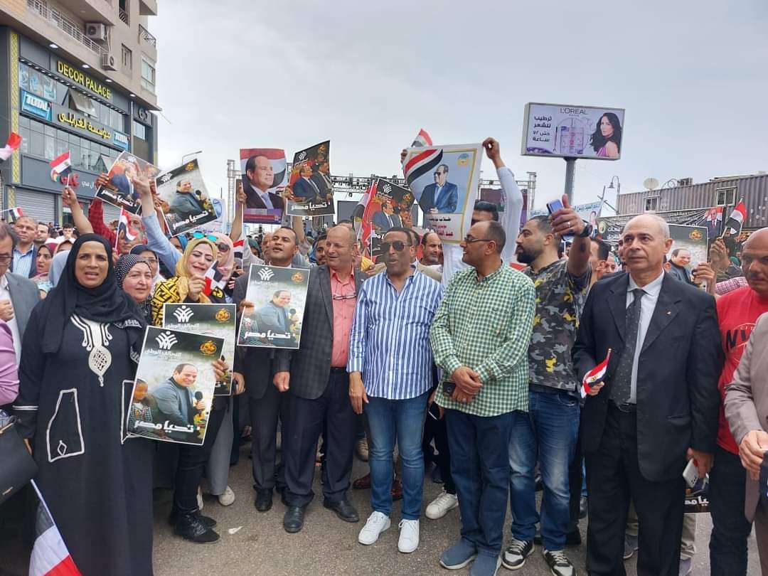 عميد آداب طنطا يقود مسيرة لدعم وتأييد الرئيس السيسي  (5)