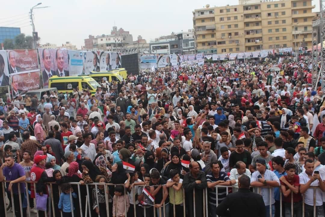 مئات الآلاف فى المنصورة يحتفلون بذكرى نصر أكتوبر ويطالبون الرئيس السيسى بالترشح (9)