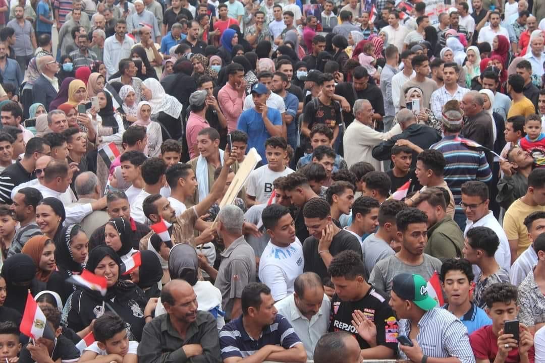 مئات الآلاف فى المنصورة يحتفلون بذكرى نصر أكتوبر ويطالبون الرئيس السيسى بالترشح (5)