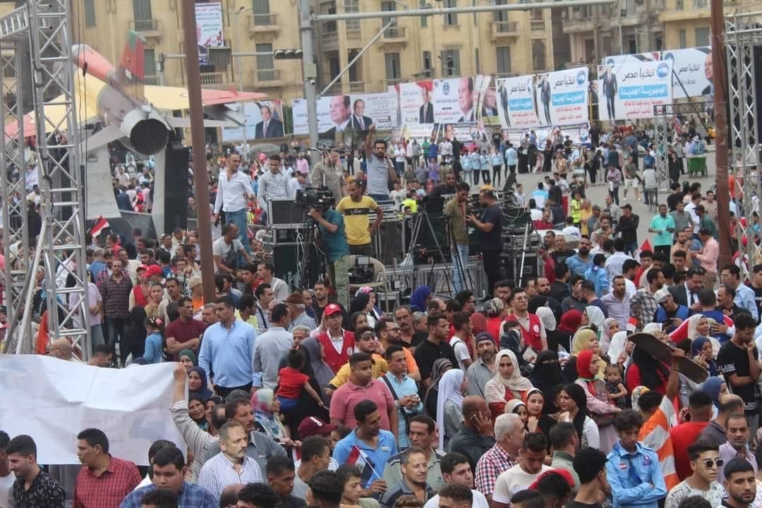مئات الآلاف فى المنصورة يحتفلون بذكرى نصر أكتوبر ويطالبون الرئيس السيسى بالترشح (7)
