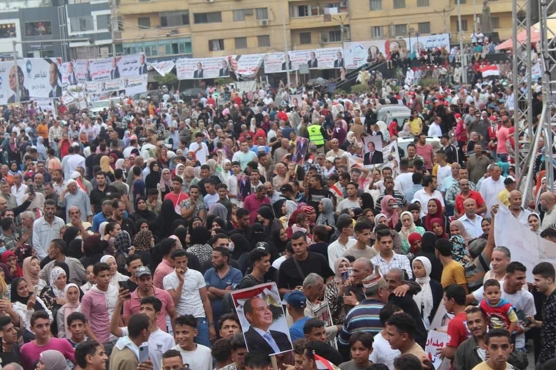 مئات الآلاف فى المنصورة يحتفلون بذكرى نصر أكتوبر ويطالبون الرئيس السيسى بالترشح (2)
