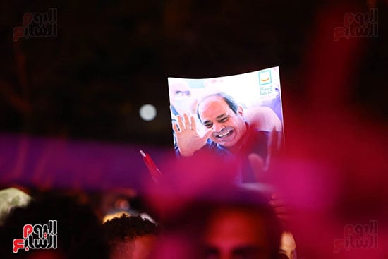 المصريون يريدون السيسى رئيسا لفترة جديدة (1)